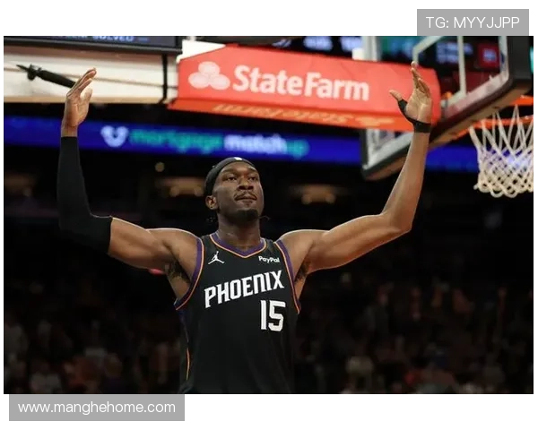 布克盛赞马威充满活力展现内线全能特质令人期待